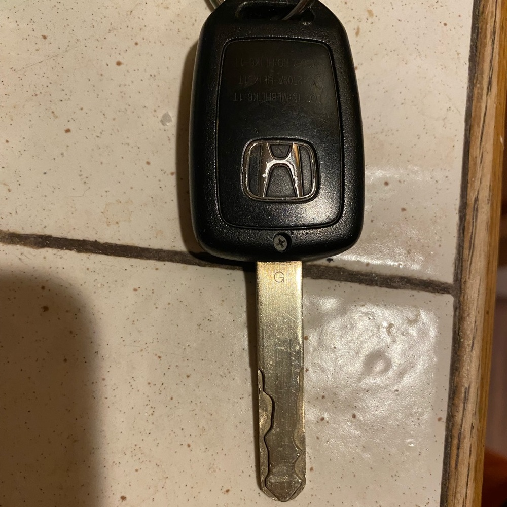 Honda CRV original manufacturer key with keyless unlock/lock fob 2009
